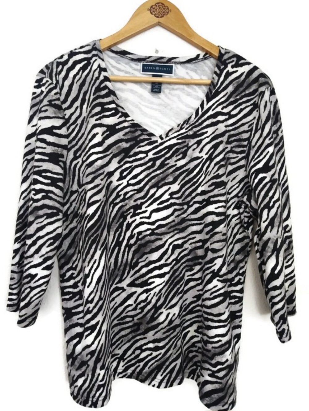 Karen Scott Animal Print V Neck Top Size XL Great Condition
